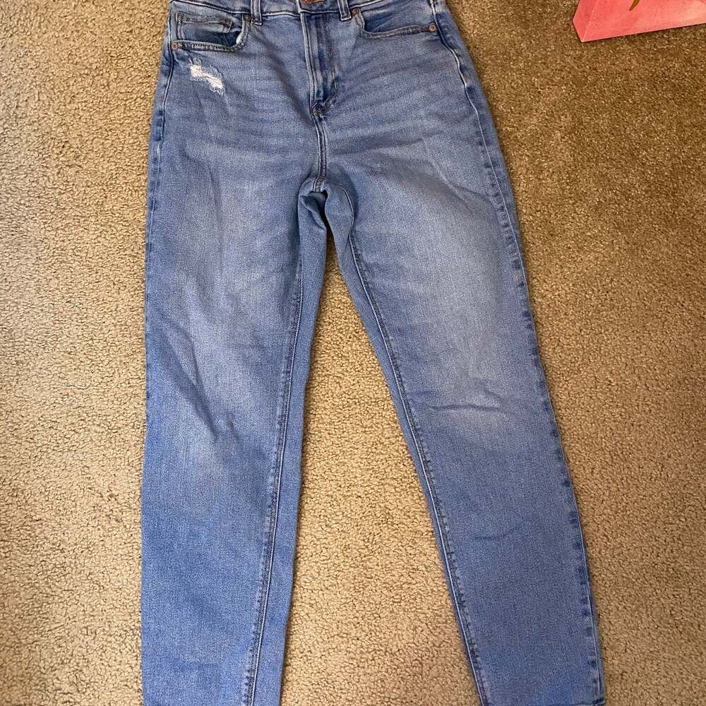 American Eagle Stretch Mom Jeans Medium Wash - Picture 13 of 16